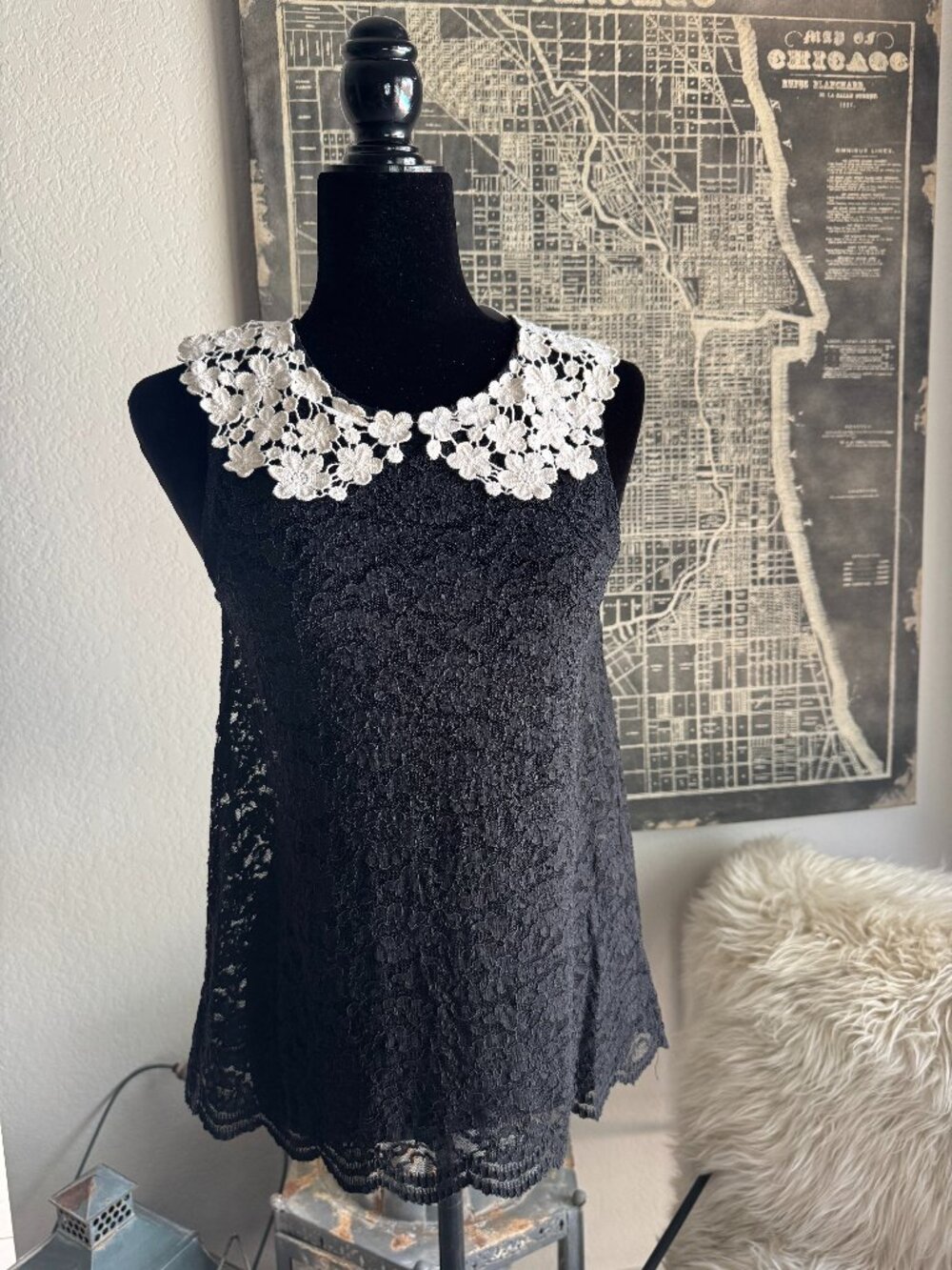 Black Lace Sleeveless Top w/Contasting Lace Collar